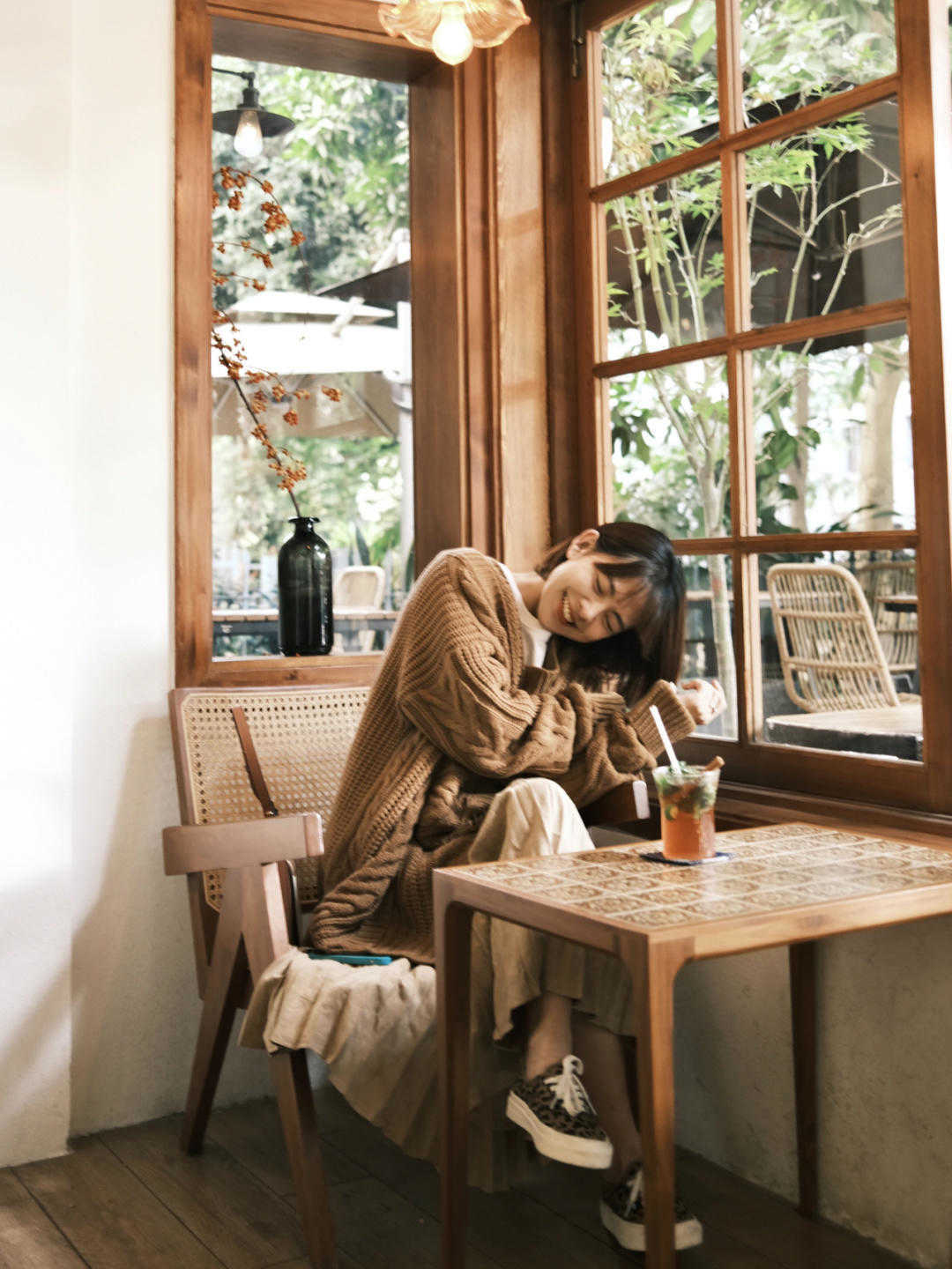 秋冬|复古又高级的咖色毛衣,穿搭变美有气质,让你与路人拉开距离