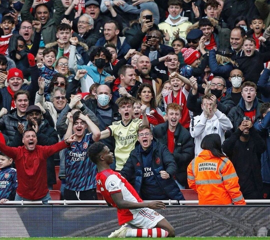 曼城隊|曼城2-1！絕殺功臣脫衣慶祝，保安大哥冷冷瞪著他，眼神像一把劍