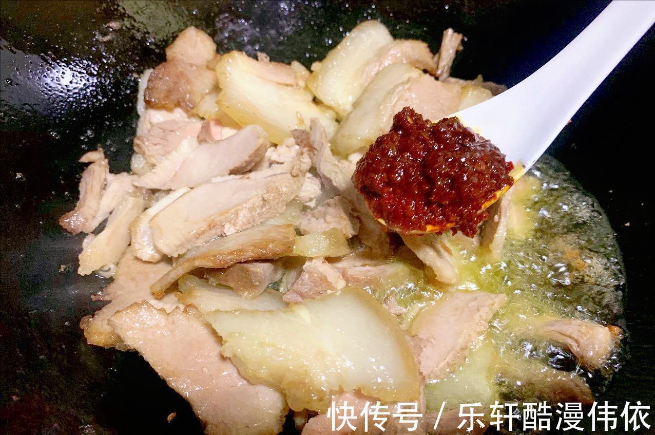 四川回锅肉的正宗做法，牢记3个关键步骤，浓香可口，太费米饭了