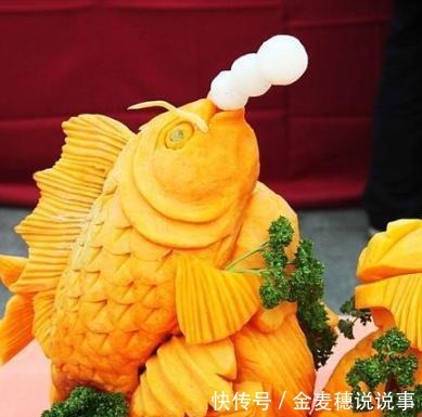 米其林大厨靠一朵“芒果花”出名，中国大厨默默拿出一条“龙”