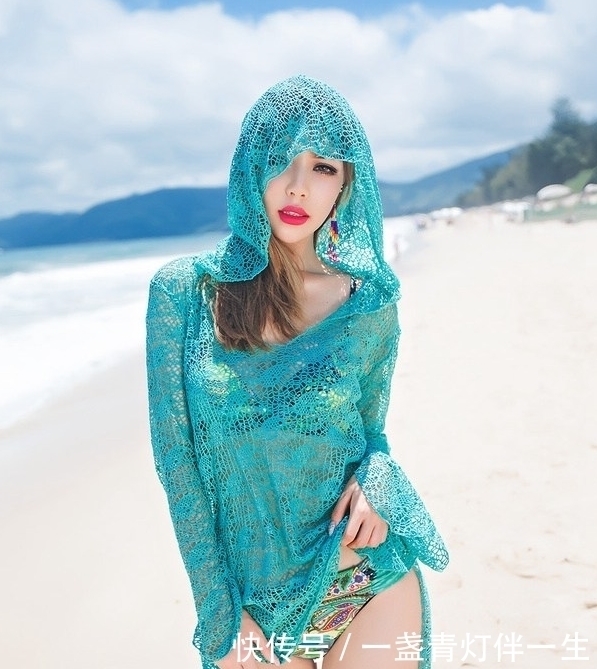 沙滩|沙滩性感比基尼泳衣美女,展现出时尚独特的气质,更是海边的美景