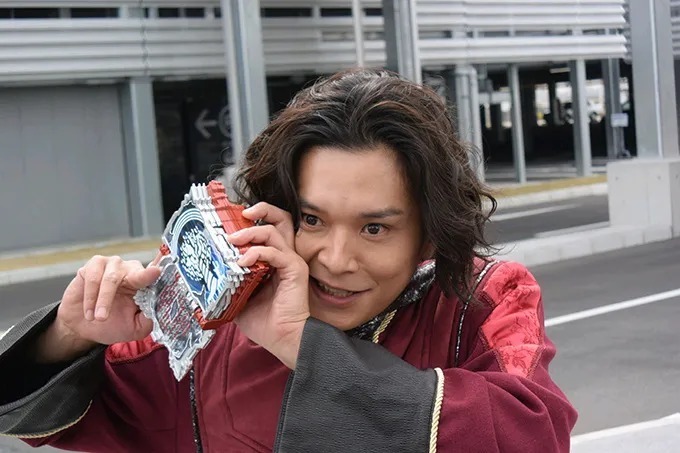 圣刃|《假面骑士圣刃》刃王剑十圣刃登场!