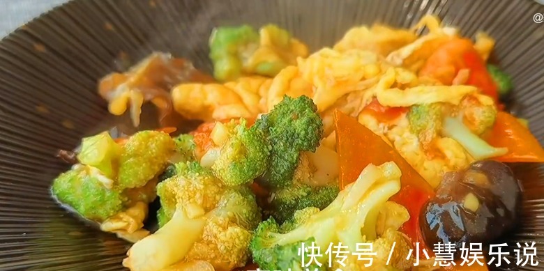 炒西兰花,最忌直接炒和焯水了,教你3招,脆嫩入味,营养不流失