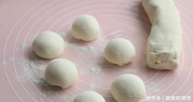 天热别蒸包子，教你懒人吃法，卷一卷8分钟出锅，早餐上桌准吃光