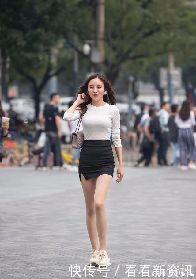魅力|连衣裙的穿着简约又衬托魅力，显得自然而随意