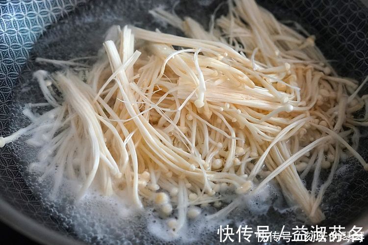 金针菇|金针菇你还在凉拌用它做饺馅包饺子，全家人都夸味道真棒