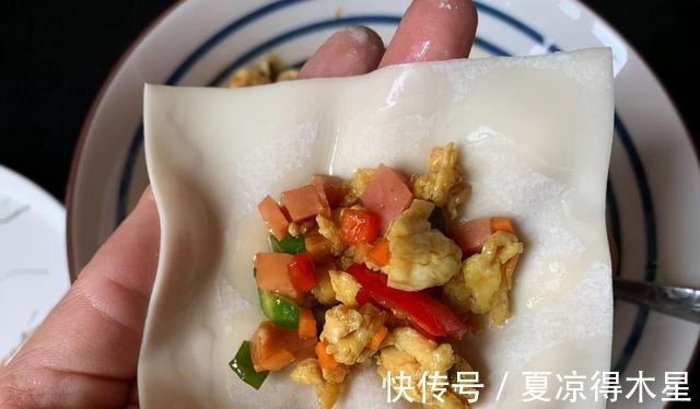 用馄饨皮就能做包子，不需要发面，皮薄还好吃，特别省时哦！