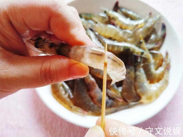 宝妈|大虾,用水煮鲜味就跑了,卖虾师傅教你一招,虾肉不柴,鲜香软嫩