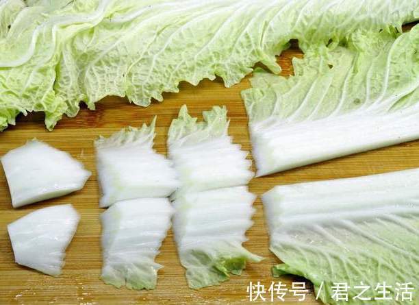 脆嫩|为啥饭店炒的白菜那么好吃大厨教你多做一步，白菜脆嫩又入味