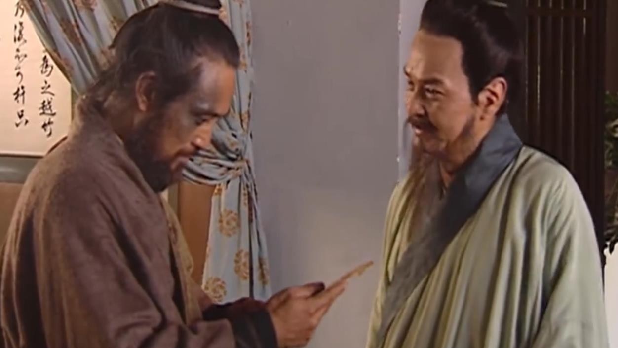  两银子兑换|林冲买刀令鲁智深吃惊：我拔出来的大树，在他们手里就是小香葱？