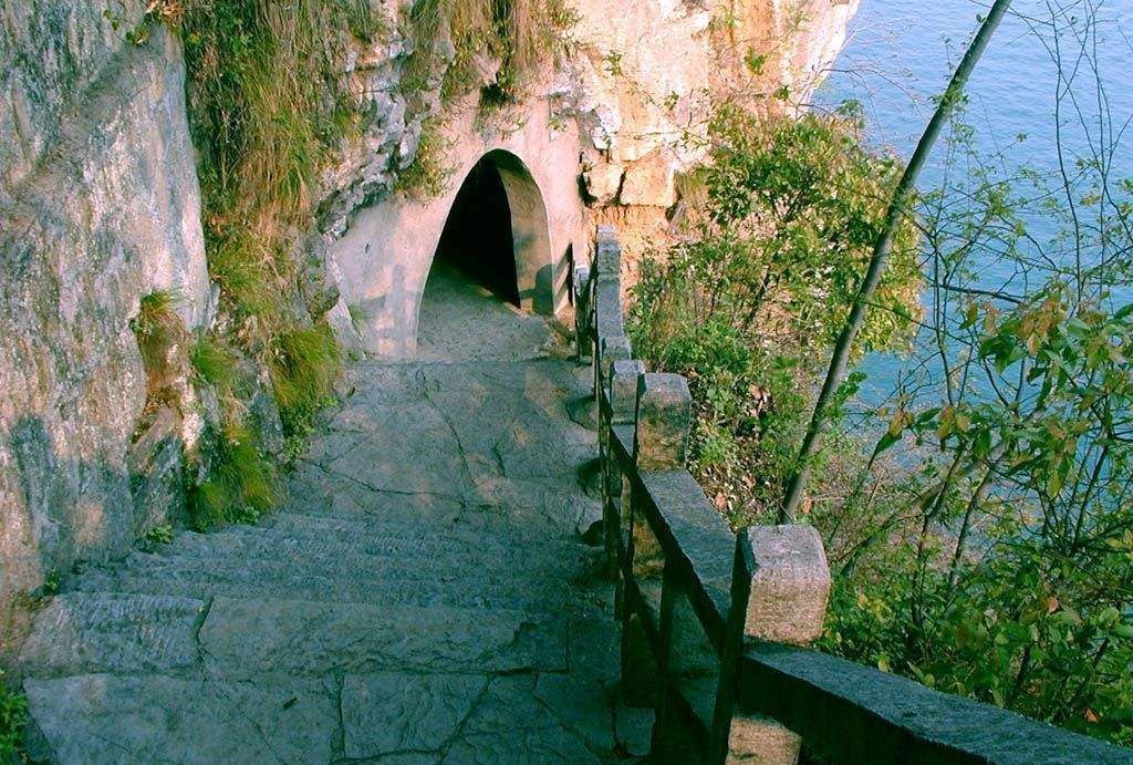 |济南一奇特景区,名字搞笑感觉毫无意义,依山傍水景色宜人