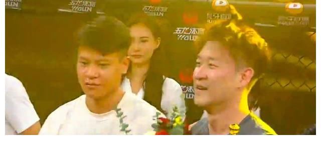 嘉年華|曹云金贏下拳賽，比賽途中竟然搞偷襲？網友：向佐不屑跟你打