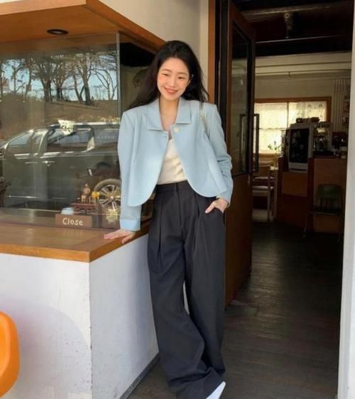 开春的薄外套，这4件一定要买，百搭还特显气质