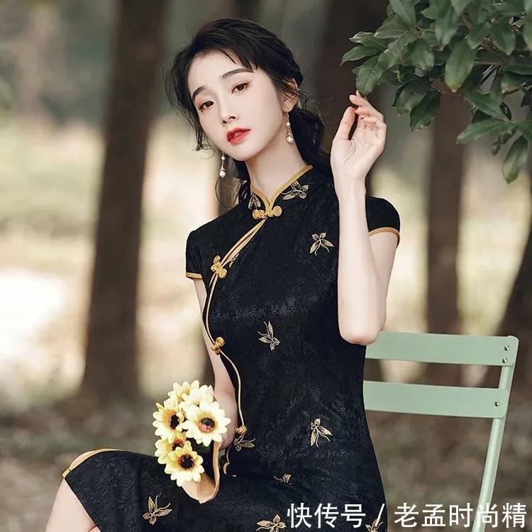 中国女性|复古风的黑色旗袍，显瘦百搭能够显出女性的气质，一般人驾驭不了