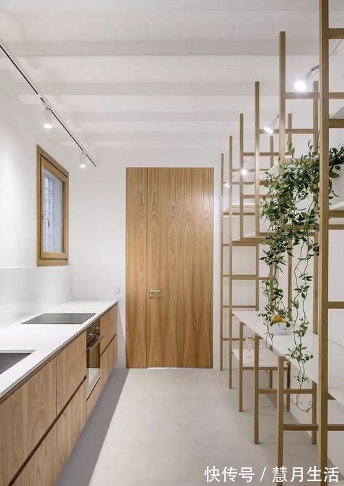 打通|他将2套小户型打通改成4室,做23米柜子,装滑动门,空间无限大