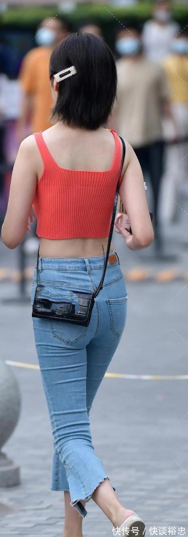 长裙 邻家女孩婴儿肥身材,穿搭前卫牛仔裤,时尚大气又清新