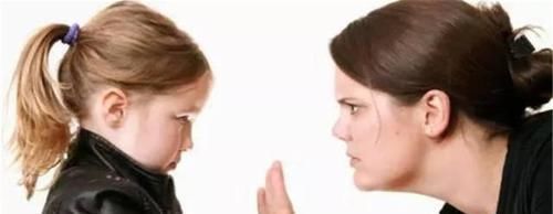 行为|孩子有4种行为必须要打,家长绝不能手软,都是为了孩子好