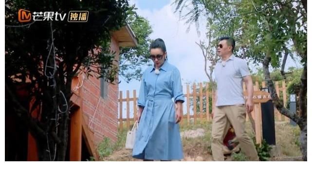 邹凯|妻子团沙滩玩游戏，蒋勤勤秦海璐长裙保守，吴宣仪露背吊带惹争议