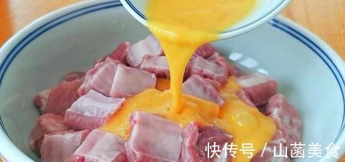 米饭|排骨我家从不炖着吃,淋上鸡蛋液,一周做5次,太费米饭了