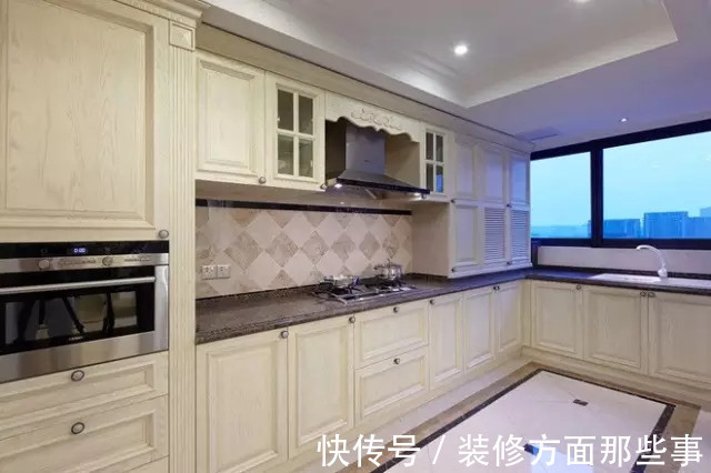 三居室|160平欧式三居室,夜幕下一盏鹿角壁灯让人觉得温馨