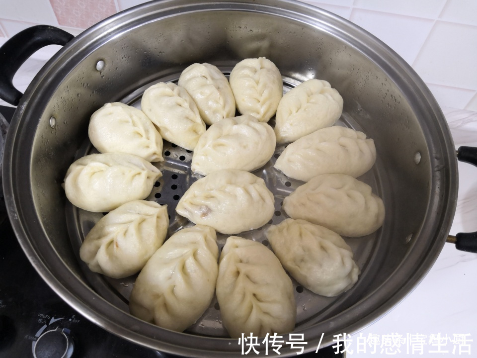 儿子去上班,带走20个萝卜馅大包子,都被同事抢光,纷纷要做法