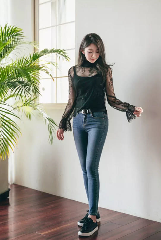 时髦 清新雅丽的牛仔裤,“烂大街”依旧时髦不过时,时尚气质爆表