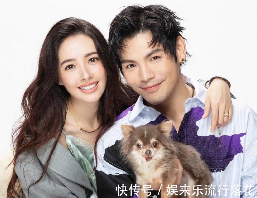 向华强|向佐一家逛展被遇!郭碧婷打扮随意显发福,72岁向华强比儿子时髦