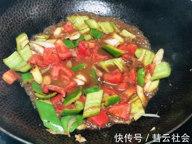 天生一对|茄子炒豆腐,先放茄子还是豆腐,很多人搞错,难怪茄子吸油还不香