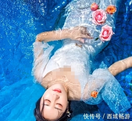 新娘|奇闻:新娘摆怪异姿势拍照,旁边有只脚不老实,成片后发现大问题