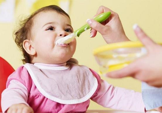 宝妈|六个月的孩子一天加几遍辅食?宝妈早知早准备