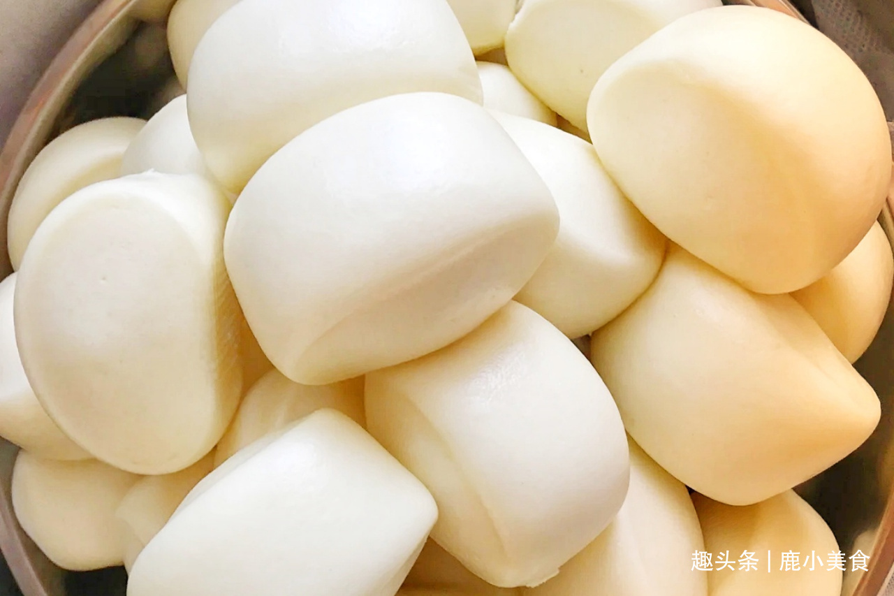 馒头不够蓬松还开裂和面时多加2料，馒头个个蓬松暄软，真好吃