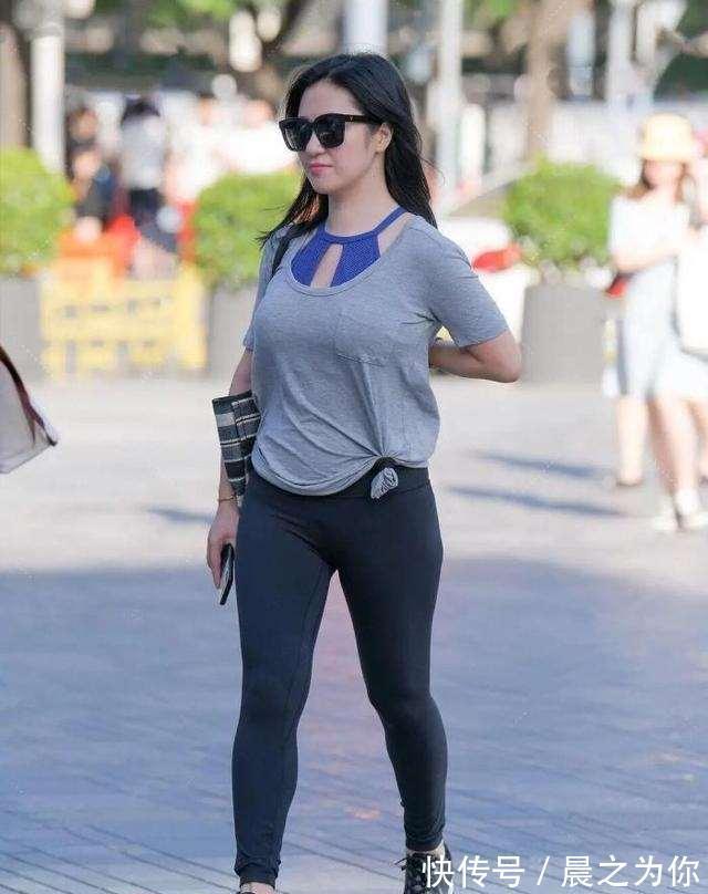 白色上衣 亭亭玉立的打底裤美女,让你放松心情,大方优雅