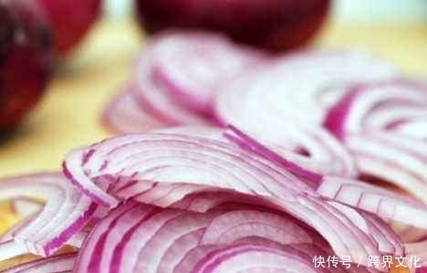 洋葱和此物一起炒，不贫血，皱纹色斑全没了，皮肤光滑远离黄脸婆