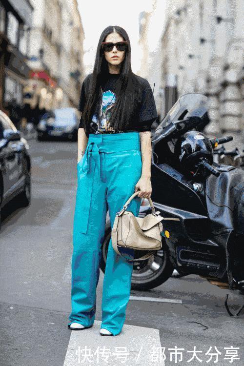 阔腿裤快靠边站，冬季真正裤王其实是“它”，搭靴子平底鞋都合适