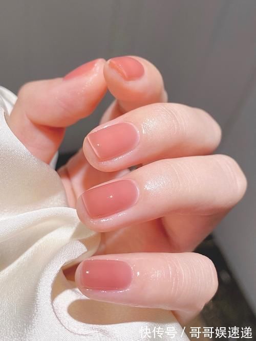 指甲油|我的指甲上有星星你相信吗?女孩子的快乐太简单啦~