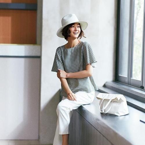 ?谁说50岁就是奶奶，这位51岁博主的减龄搭配，得体优雅、照搬简单