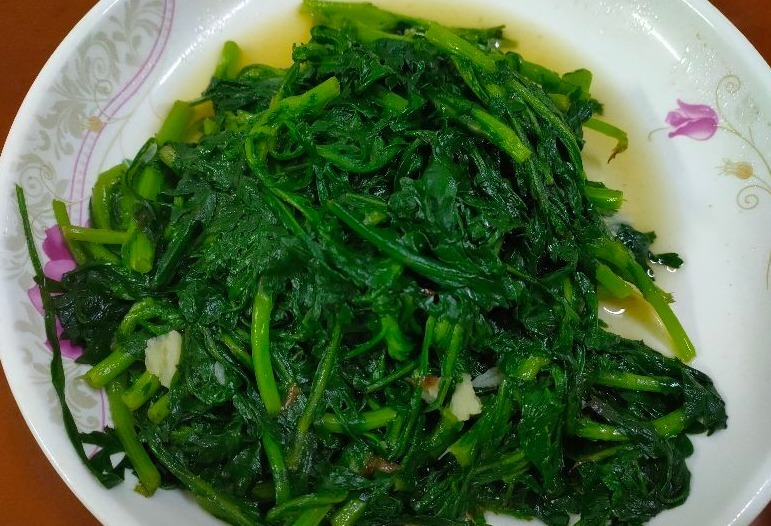 肉馅|准岳父岳母来家，女友嫌做菜太抠门，菜上桌她却默默不吭声！