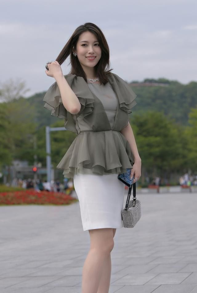 裙子 洋气精致的连衣裙穿搭十分衬气质,展示美好身材,时尚多姿