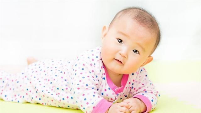 孩子感冒|儿科医生:孩子冬天容易生病不一定是穿太少,也可能是''穿太多''