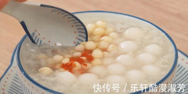 小丸子|敷面膜不如多吃它!喝一口美又润,每年秋天都不能错过!