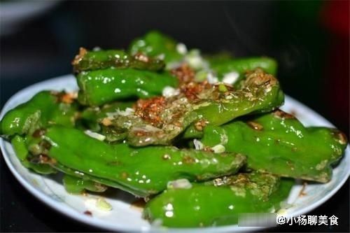 虎皮青椒|做虎皮青椒可别再直接放油，大厨说漏嘴，感觉这些年辣椒白吃了