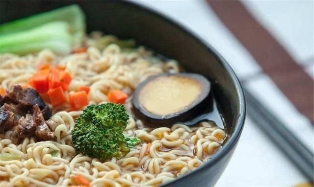 饱和脂肪酸|孕妇能不能吃方便面?听听营养师是怎么说的,不必过分纠结