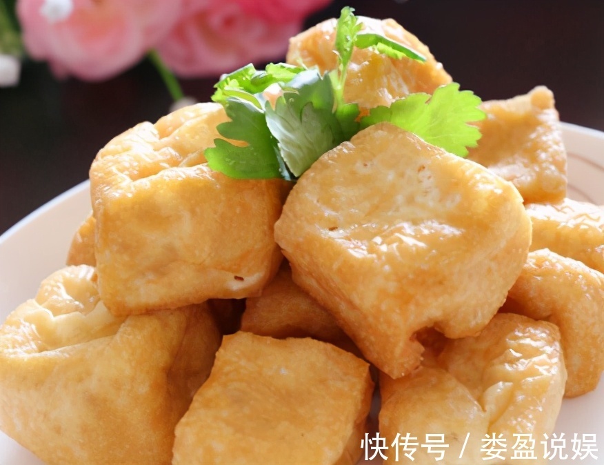 吸油|做炸豆腐时，直接下锅炸是大错！学会多做一步，豆腐酥香吸油少