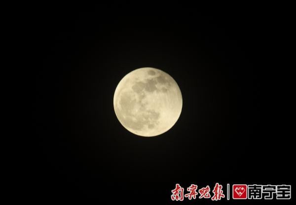 仰望天空 美图来袭！26日晚的“红月亮”你看见了吗？