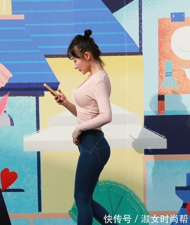 立领开衫 浅粉针织立领开衫，与低腰紧身牛仔裤搭配，尽显高贵气质！