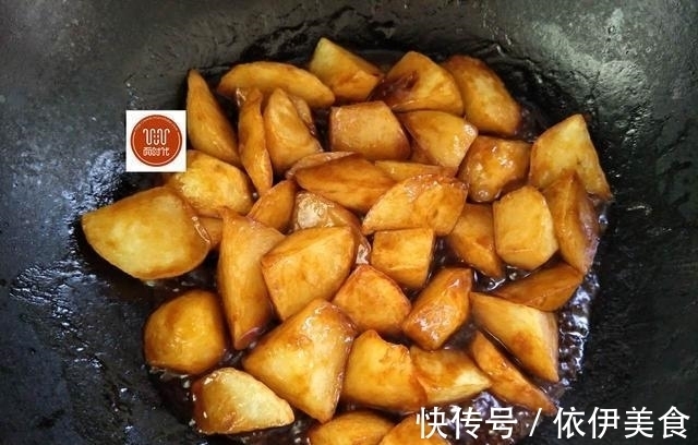 土豆新吃法,这么做简单又美味,比肉都好吃,做一盘,上桌就光盘