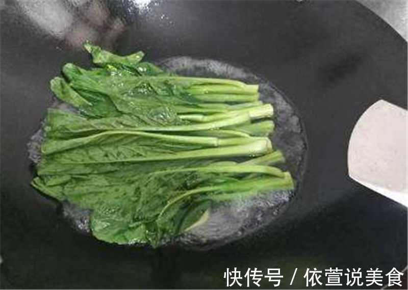 白灼菜心吃够了,试试这样做,简单易上手,美味又营养
