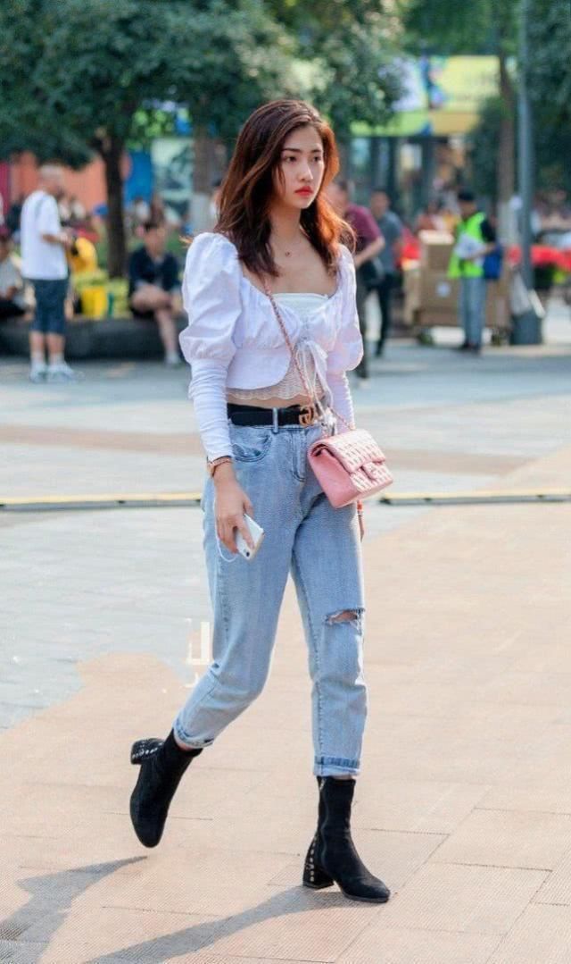 青春活力的牛仔裤搭配，不凡的丽人气质，舒适美观唯美大方