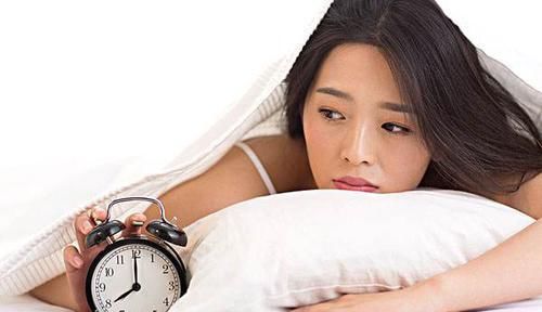 起床后若脸上有3个表现，可能肌肤寄生了螨虫，要赶紧除螨了