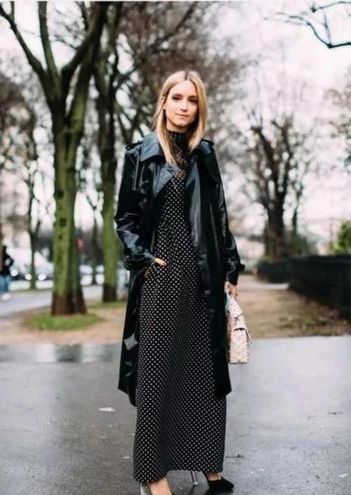 ?西装+裙子，风衣+裙子，今春这么穿也太好看了
